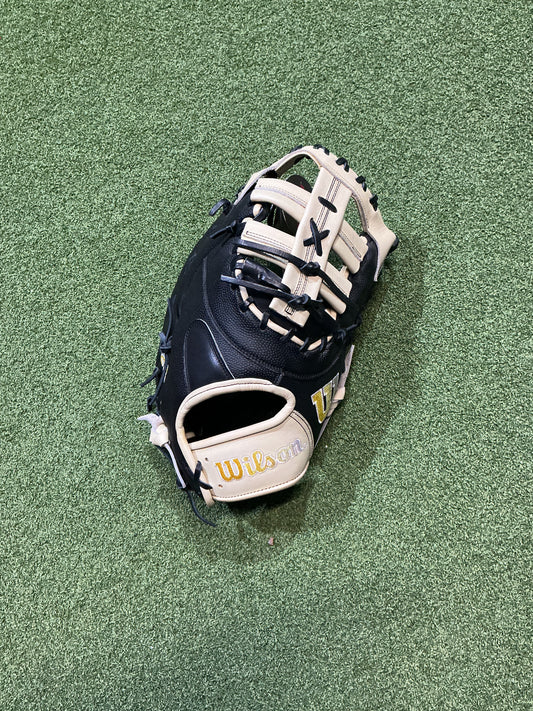 2025 Wilson A2000 Baseball Classics Series 1679 12.5" Baseball First Base Mitt